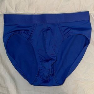 Express Moisture-Wicking Performance Briefs (XS)